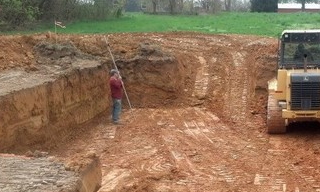 Выкопать котлован под фундамент в Боровичах - от 2595 руб. | 2Землекопа-Брв