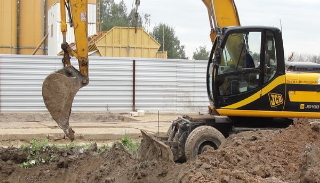 Выкопать яму экскаватором в Боровичах от 935 руб. - 2Землекопа-Брв